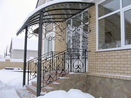 Пример крыльца из металла