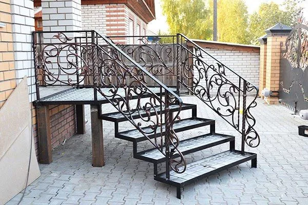 Пример металлического крыльца
