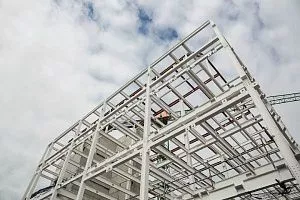 Обзор преимуществ использования металлоконструкций в строительстве