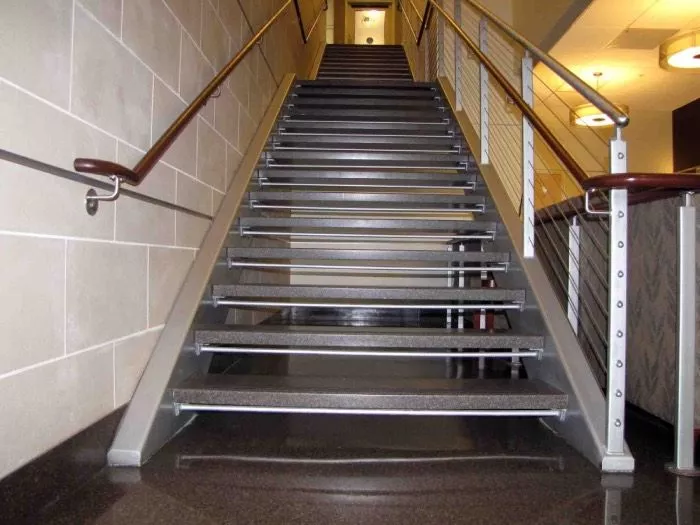 Пример маршевой лестницы из металла